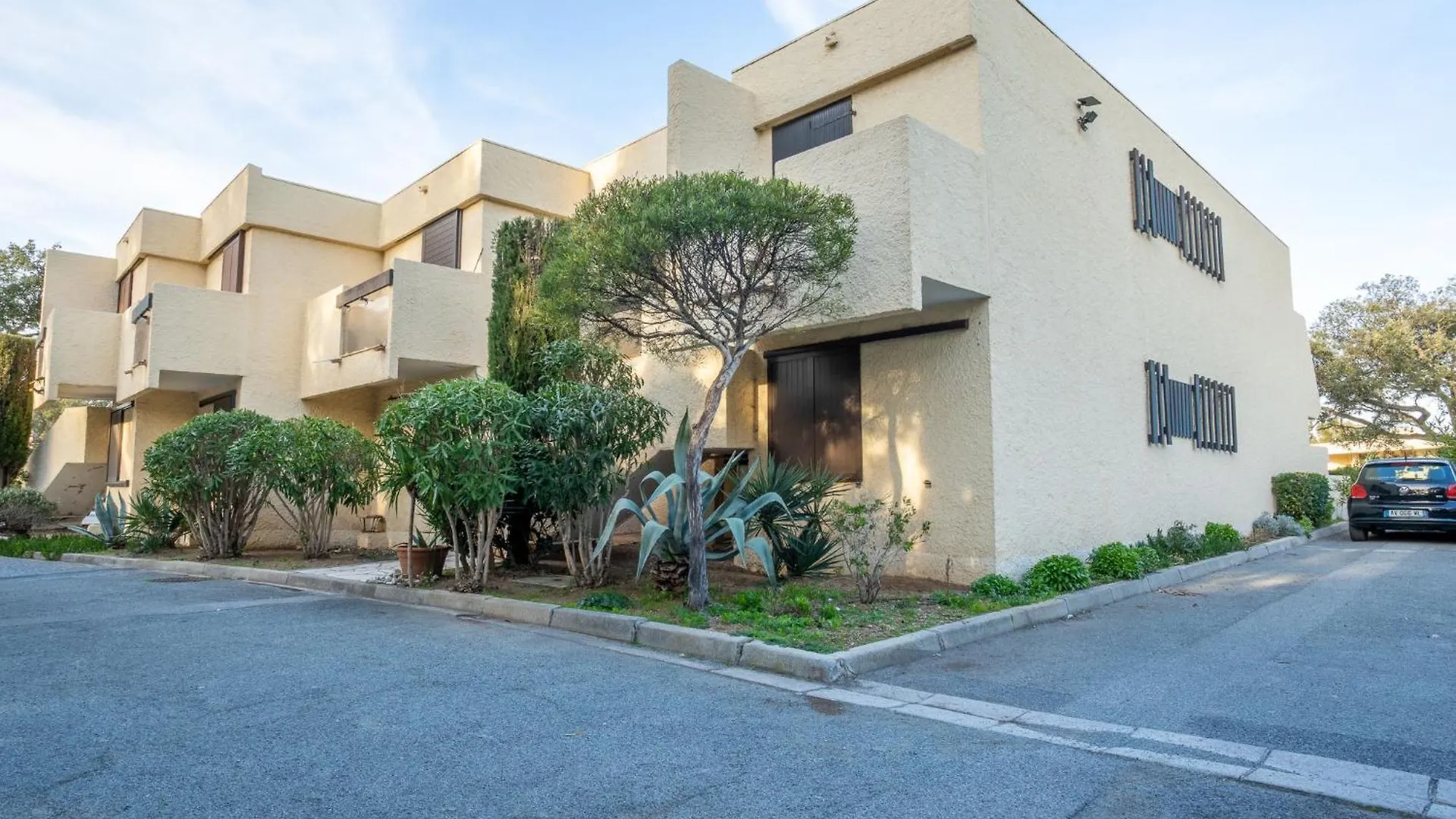 Apartment Les Louvans-4 By Interhome Saint Aygulf